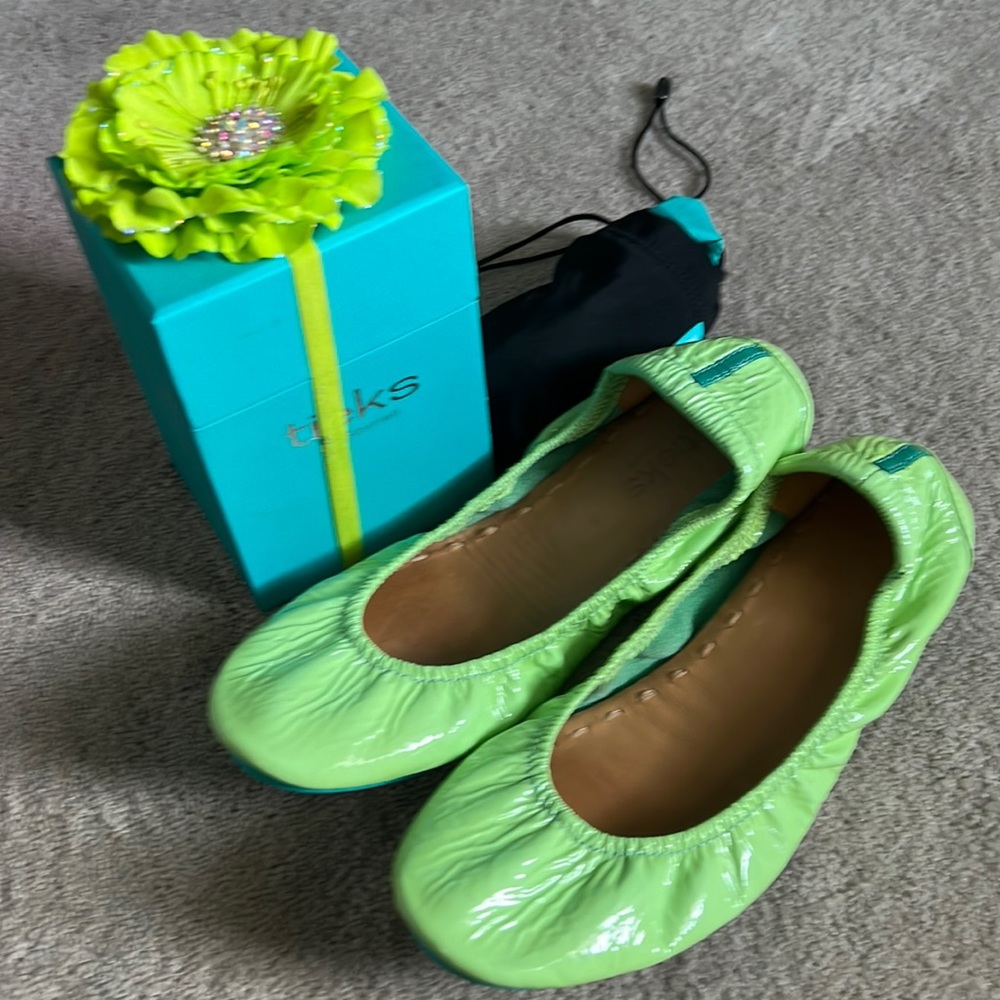 EUC Tieks patent leather size 8 mint green